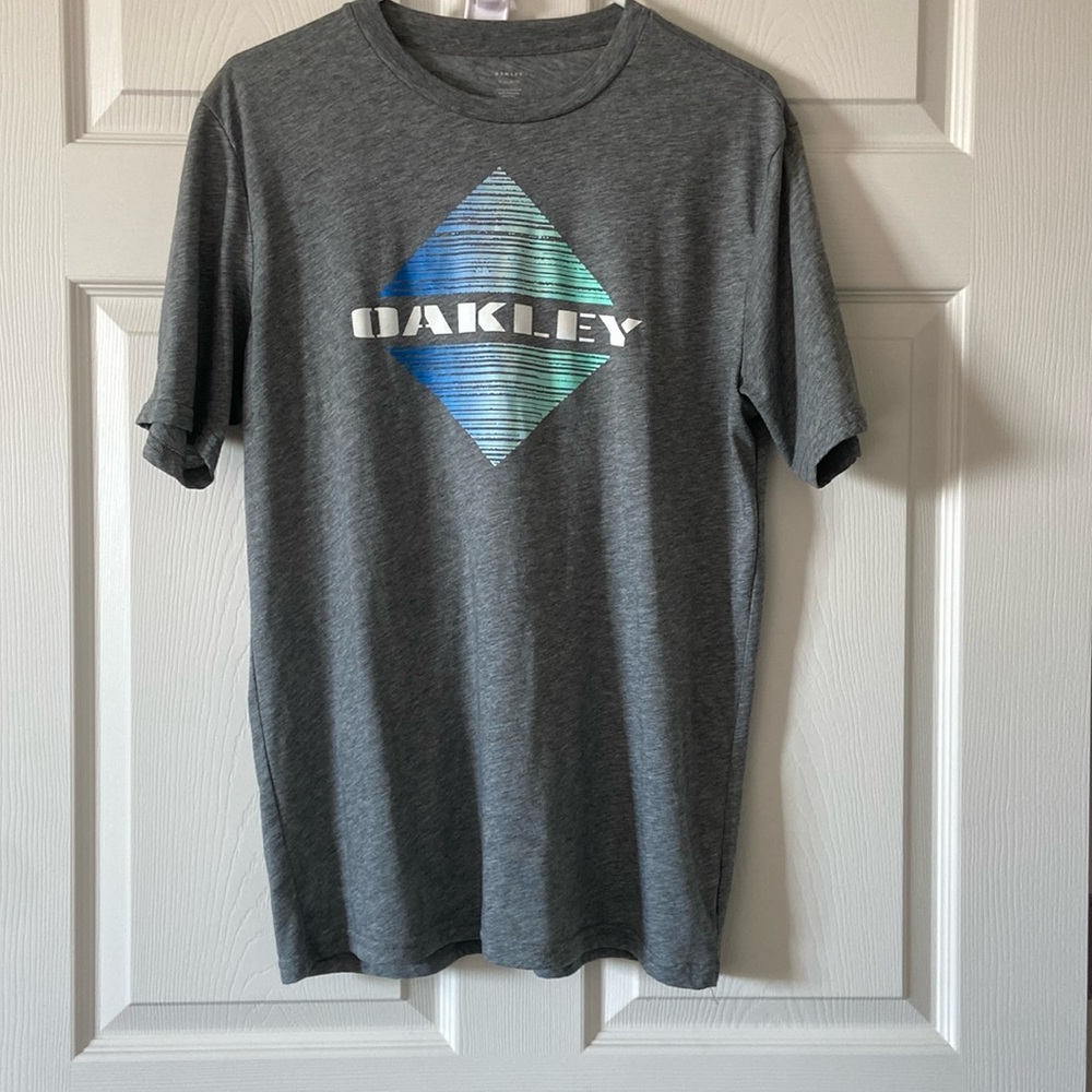 Men’s Oakley shirt